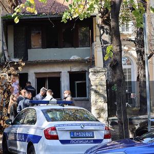 U RAKOVICI KAO U AKCIONOM FILMU! Upao u restoran sa SATAROM, oteo gostima novac pa DEMOLIRAO sve pred sobom