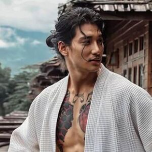 Najlepši muškarac sveta postao monah i završio u zatvoru! Žene odlepe gde god se pojavi, a život mu je pun skandala