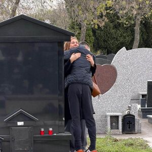 SUZE SAMO LIJU! 10 godina od Marinkove SMRTI sa kojom se niko pomirio nije: Majka poljubila spomenik, pa rekla..