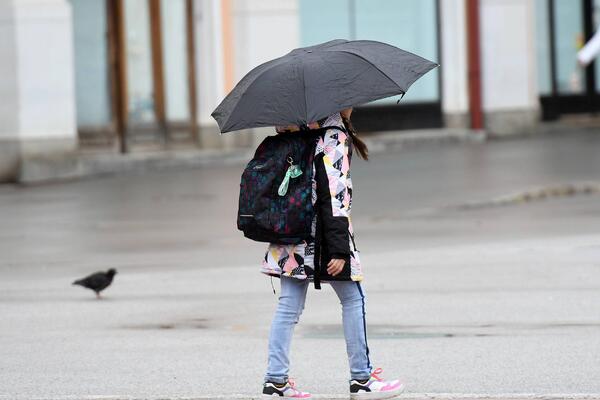 OPRAŠTAMO SE OD PROLEĆA! Iz Hrvatske juri snažno nevereme ka Srbiji, u ovim delovima zemlje već lije kao iz kabla