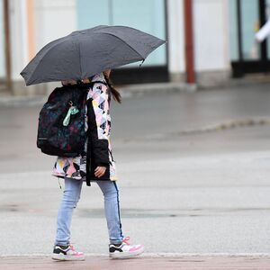 OPRAŠTAMO SE OD PROLEĆA! Iz Hrvatske juri snažno nevereme ka Srbiji, u ovim delovima zemlje već lije kao iz kabla