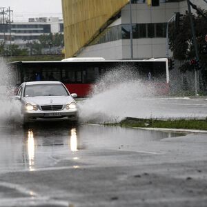 Hitno se oglasio RHMZ: Izdato novo upozorenje: Sprema se neviđeni haos, pašće do 80 litara kiše