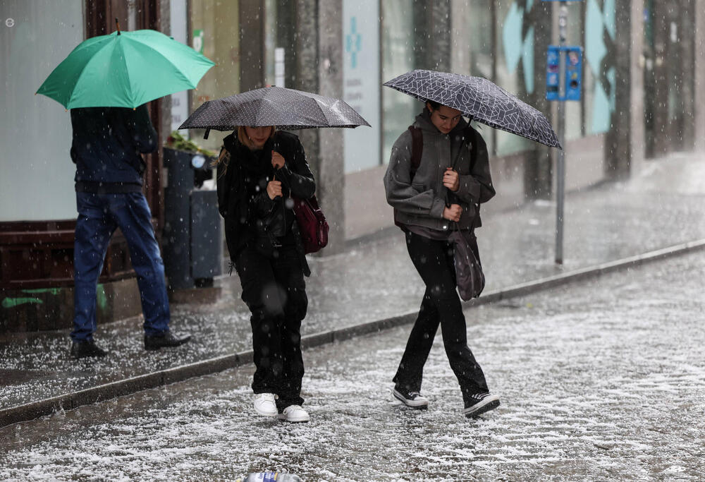 Od večeras se menja vreme u Srbiji, sručiće se silna kiša, a onda stiže i do 30 cm snega! 19 stepeni u 12 sati, šok