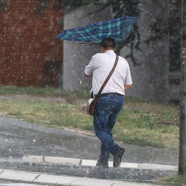 DANAS OBLAČNO SA KIŠOM, A VEJAĆE I SNEG! Duvaće severni VETAR, a evo kad konačno se vraća PROLEĆE