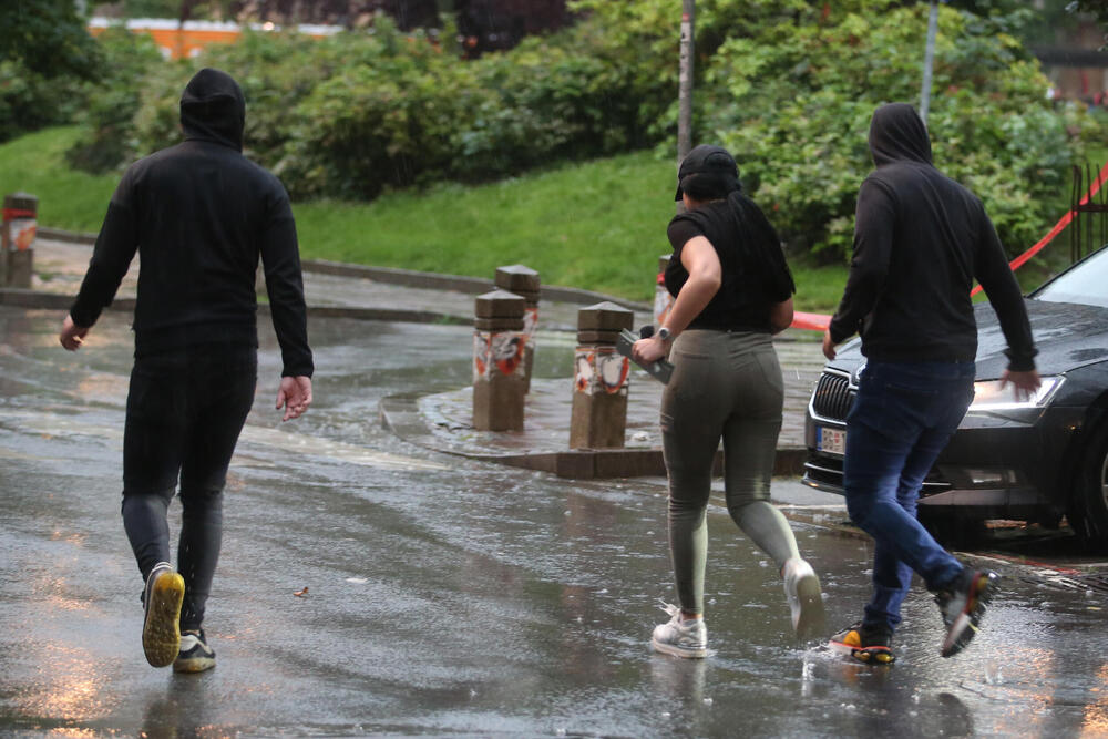 DANAS U SRBIJI HLADNO VREME SA KIŠOM I SNEGOM: Čekaju nas obilne padavine i pravo nevreme, za vikend još gore vreme