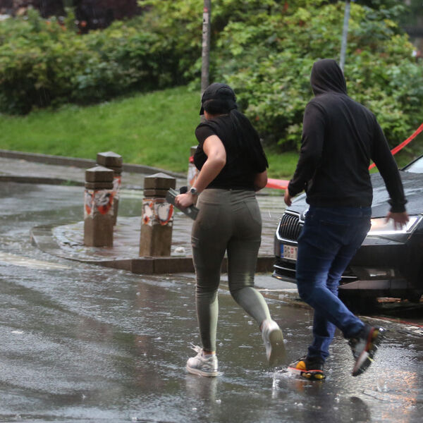 DANAS U SRBIJI HLADNO VREME SA KIŠOM I SNEGOM: Čekaju nas obilne padavine i pravo nevreme, za vikend još gore vreme