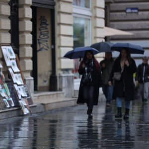 NEVREME SAMO ŠTO SE NIJE STUŠTILO NA BEOGRAD! Oluje tutnje širom Srbije, stižu PLJUSKOVI, GRMLJAVINA I OLUJNI VETAR