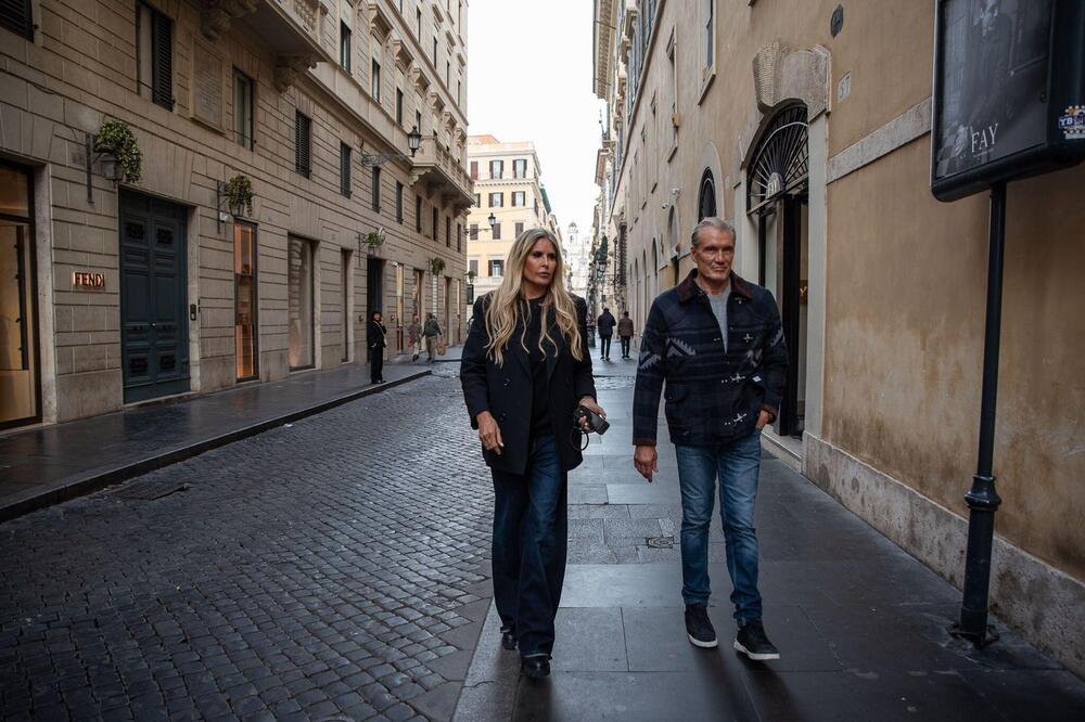 KAO DEDA I UNUKA, ČUDO PRIRODE! Glumac u vezi sa 38 godina mlađom - svi se pitaju KAKO ONA MOŽE, a on pravi PASTUV