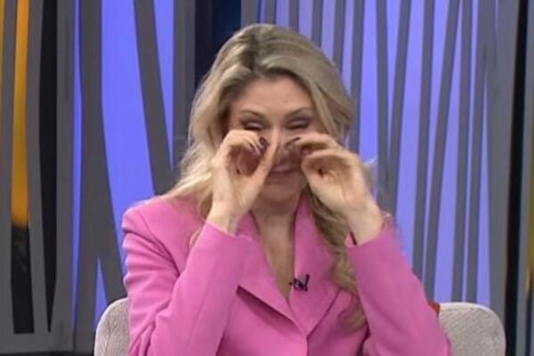 VODITELJKA RTS-A POČELA DA PLAČE USRED EMISIJE: Cela zemlja zastala je na tren zbog onoga što se dogodilo