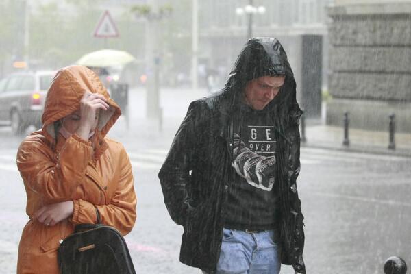 Od proleća i dalje ništa: Pljuskovi i sneg ceo dan padaju po Srbiji, a evo kakvo nas vreme tek čeka tokom noći!