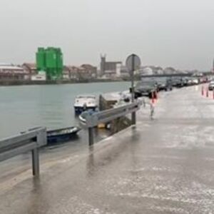 ZIMA SE VRAĆA NA VELIKA VRATA: Grad urniše komšiluk, pahulje i jaka kiša razaraju sve pred sobom (VIDEO)