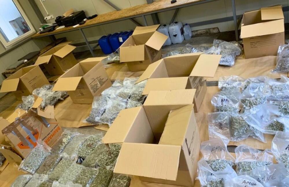 KRIO U KAMIONU 90 KILOGRAMA DROGE: Policija uhapsila dilera iz Ivanjice u Šidu (FOTO)
