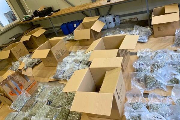 KRIO U KAMIONU 90 KILOGRAMA DROGE: Policija uhapsila dilera iz Ivanjice u Šidu (FOTO)