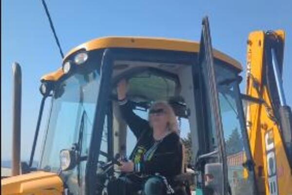 USRED PRIČA O BANKROTU, ZORICA UHVAĆENA NA BAGERU! Šok prizor iz Zaklopače, a tek šta se nalazi iza