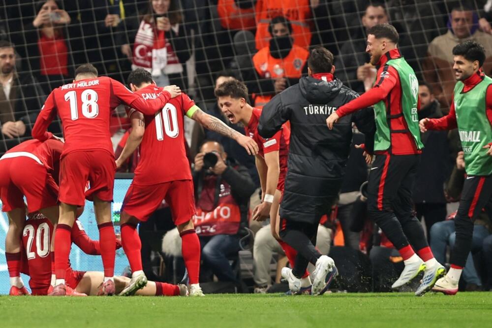 Turska u Istanbulu pobedila Rumuniju za korak bliže Mundijalu! (Foto)
