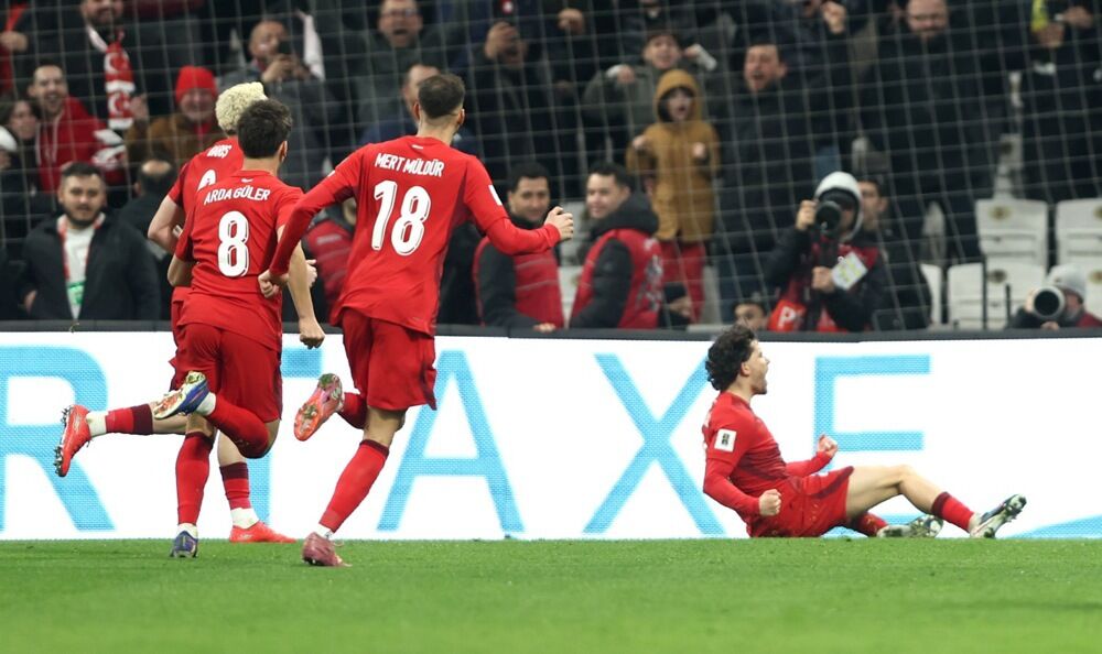 Slavlje fudbalera Turske protiv Rumunije