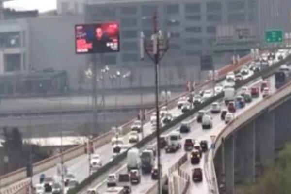 Jutarnji špic napravio kolaps u Beogradu: Putevi zakrčeni, vozila jedva prolaze, ovde je najgore! (FOTO)