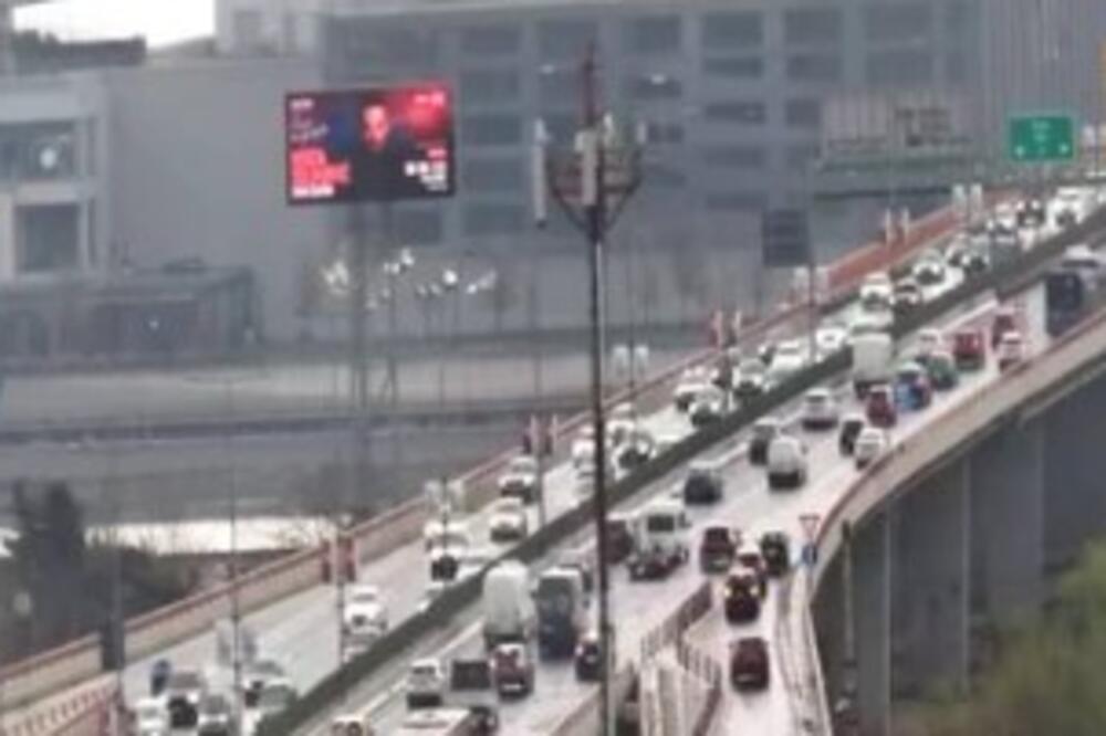 Jutarnji špic napravio kolaps u Beogradu: Putevi zakrčeni, vozila jedva prolaze, ovde je najgore! (FOTO)