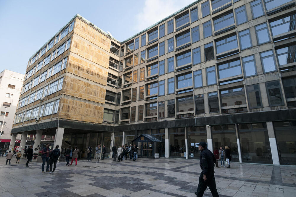 Danas nema nastave na Filozofskom nastavu u Beogradu: Devojka skočila sa zgrade i poginula