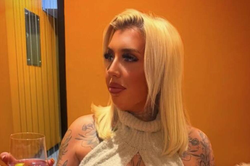 UDARNO! Influenserka pala sa terase, bore joj se za život