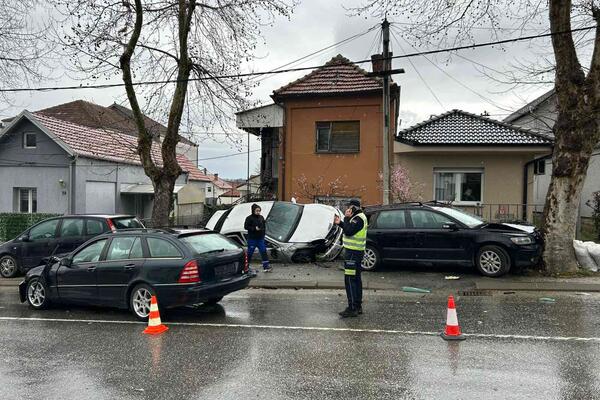 Teška nesreća rano jutros odnela mlad život! Mladić (29) poginuo u Kragujevcu, na licu mesta SMRSKANA VOZILA (FOTO)