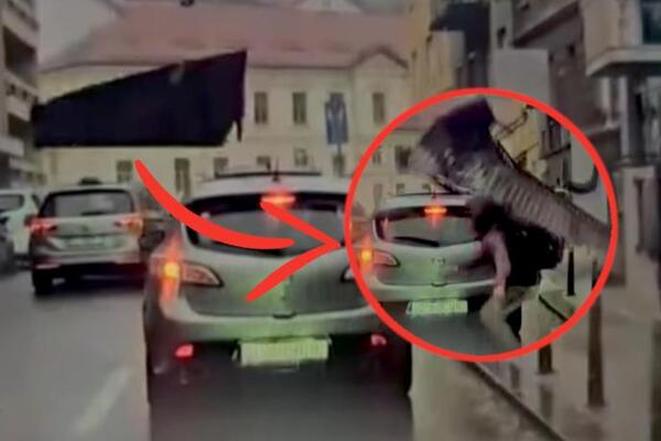 Jurila ga metalna ograda nasred ulice: Čovek se sklonio iza automobila od nevremena, jeziv snimak iz Hrvatske!