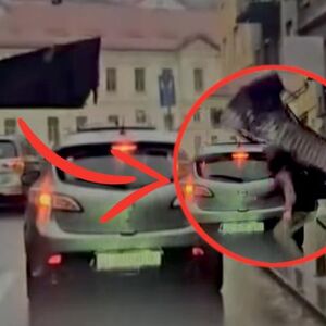 Jurila ga metalna ograda nasred ulice: Čovek se sklonio iza automobila od nevremena, jeziv snimak iz Hrvatske!