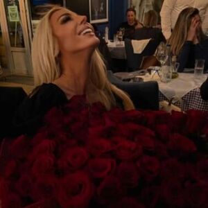 OVAKO IZGLEDA KAD SE BIZNISMEN IZ NOVOG SADA OTVORI! Poslao poklon za VODITELJKU PINKA - OD NJEGA SE JEDVA VIDI