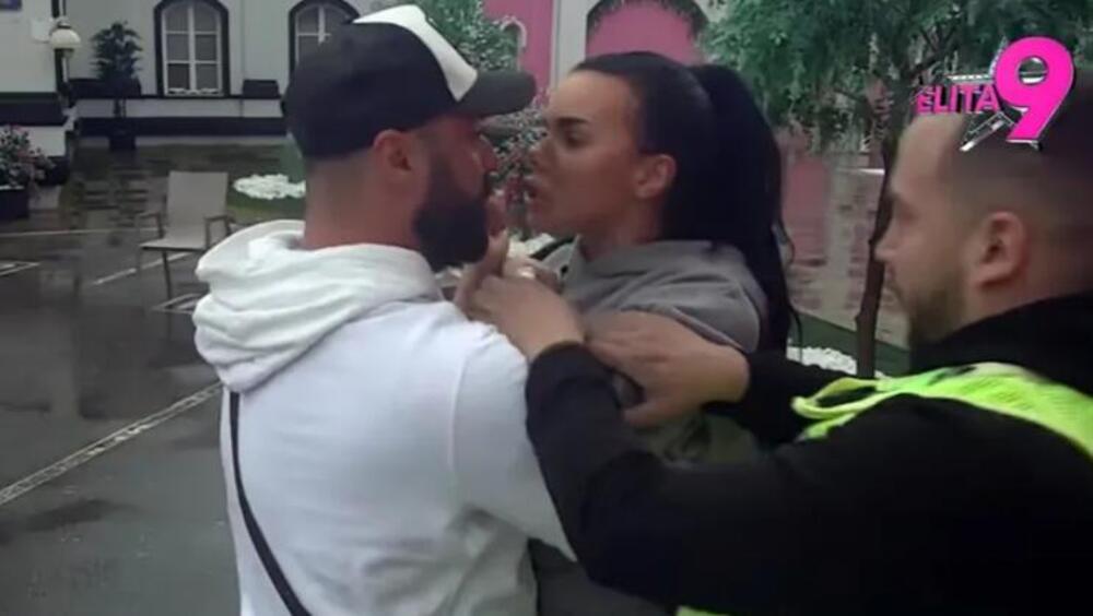 PROLILA SE KRV NA PINKU! Trudnica prošla kroz STAKLO pred OCEM DETETA - LJUDI VAN SEBE ZBOG UZNEMIRUJUĆE SCENE