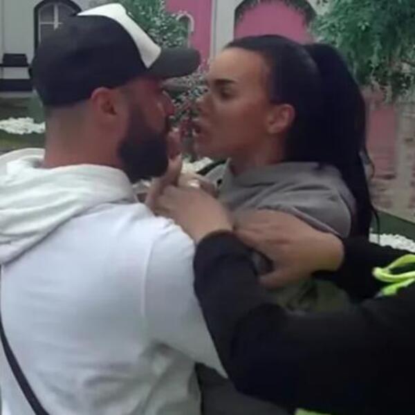 UZNEMIRUJUĆE! Trudnica se ZALETELA U STAKLO pred OCEM DETETA - KRV NA SVE STRANE, LJUDI VAN SEBE