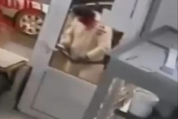 Lopov sa fantomkom pokušao da obije mesaru, pa naišao na prepreku! Neverovatan snimak se širi mrežama, ovo je hit