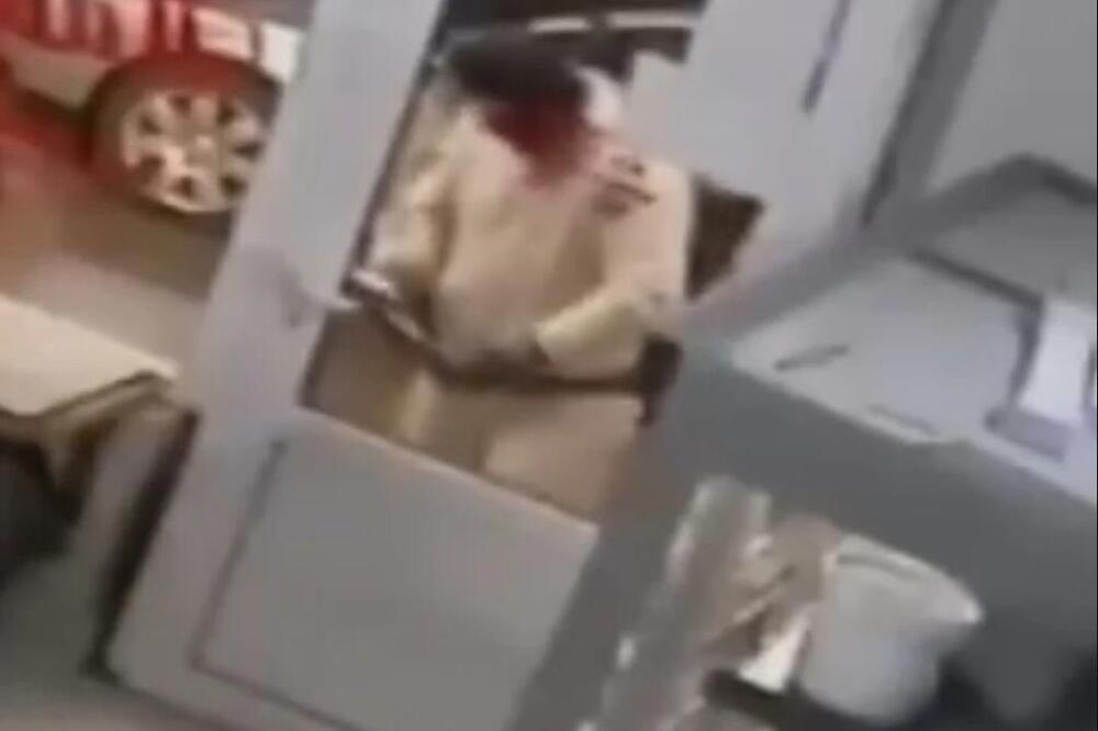 Lopov sa fantomkom pokušao da obije mesaru, pa naišao na prepreku! Neverovatan snimak se širi mrežama, ovo je hit