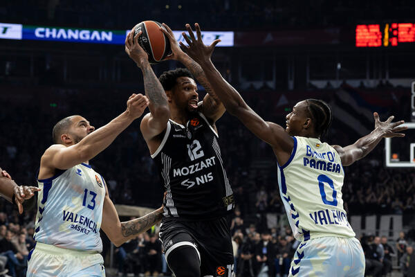 Moćni Partizan na krilima Brauna i Džonsa pobedio Valensiju posle dva produžetka u Beogradskoj areni (Foto)