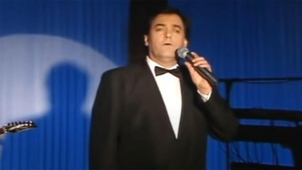 Našeg čuvenog pevača žene su obožavale, imao ih 4 odjednom: Čuvao njihove gole slike, a onda...