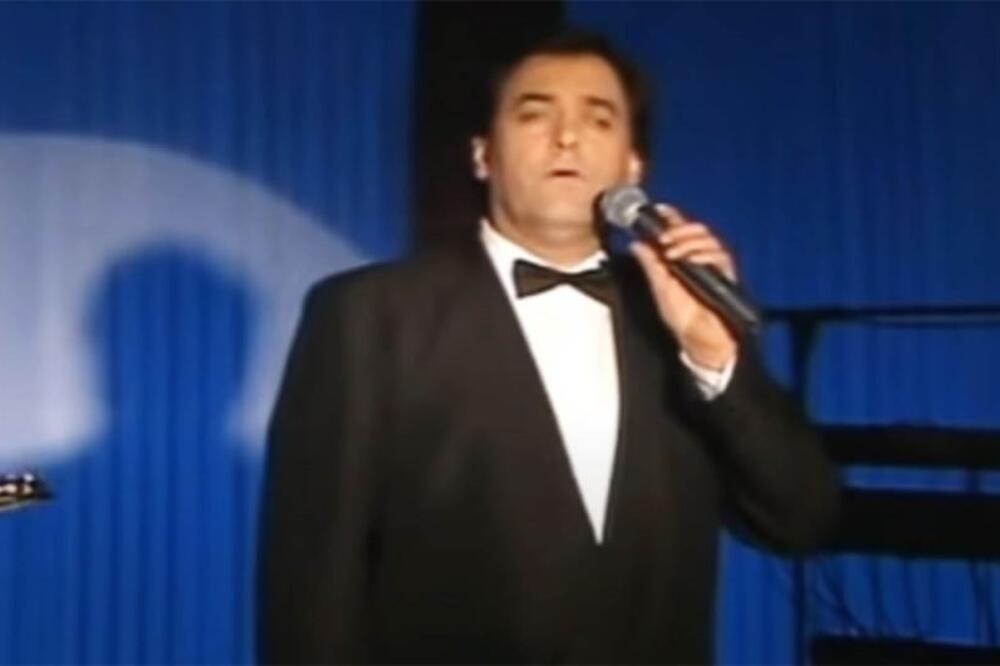 Našeg čuvenog pevača žene su obožavale, imao ih 4 odjednom: Čuvao njihove gole slike, a onda...