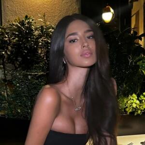 ĐINA DŽINOVIĆ ŠOKIRALA USRED MONAKA Pa zar ovo da uradi na MAMINOJ SVADBI?! Melini je sigurno SKOČIO PRITISAK!