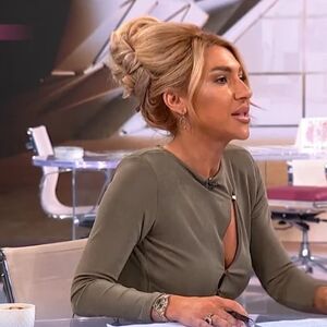 PRESEDAN NA PINKU! JOVANA I BOKSER TIGAR ZAJEDNO U JUTARNJEM! Patosirala Srbe dekolteom - partner samo guta knedle