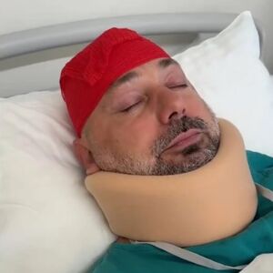 PRVE FOTOGRAFIJE BRANKA BABIĆA NAKON TEŠKE SAOBRAĆAJKE: Leži u bolnici nepomično, sa kragnom oko vrata (FOTO)