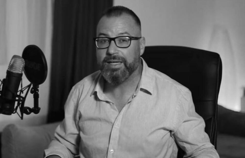 Preminuo pevač koji je sarađivao sa Džejem i Jelenom Karleušom: Od njega se oprostio poznati kolega