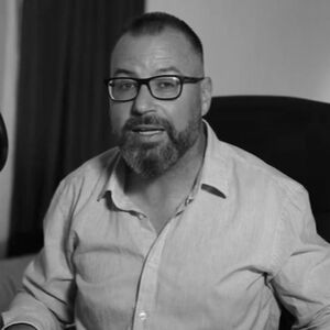 Preminuo pevač koji je sarađivao sa Džejem i Jelenom Karleušom: Od njega se oprostio poznati kolega