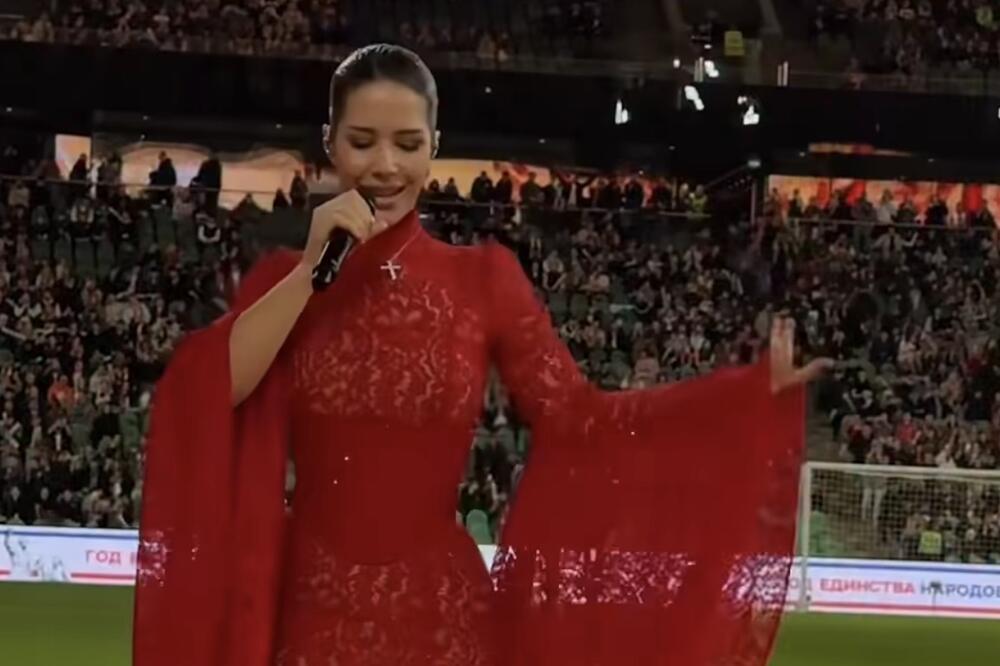 KO JE ZANOSNA BRINETA? Lepotica u čipki NAVIJAČIMA ODUZELA DAH - Srbi će odlepiti kad čuju kako peva KALJINKU