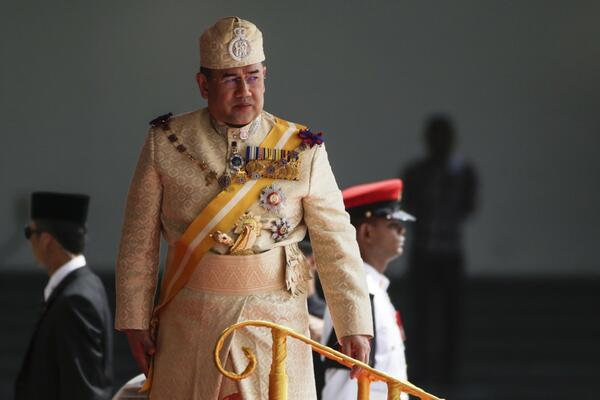 RAZVRATNI SULTAN JE OSTAVIO BEZ REČI NAKON POBAČAJA, ISTO PROŠLA I ŽENA KOJA MU JE RODILA SINA! Sve vreme KRIO DA..