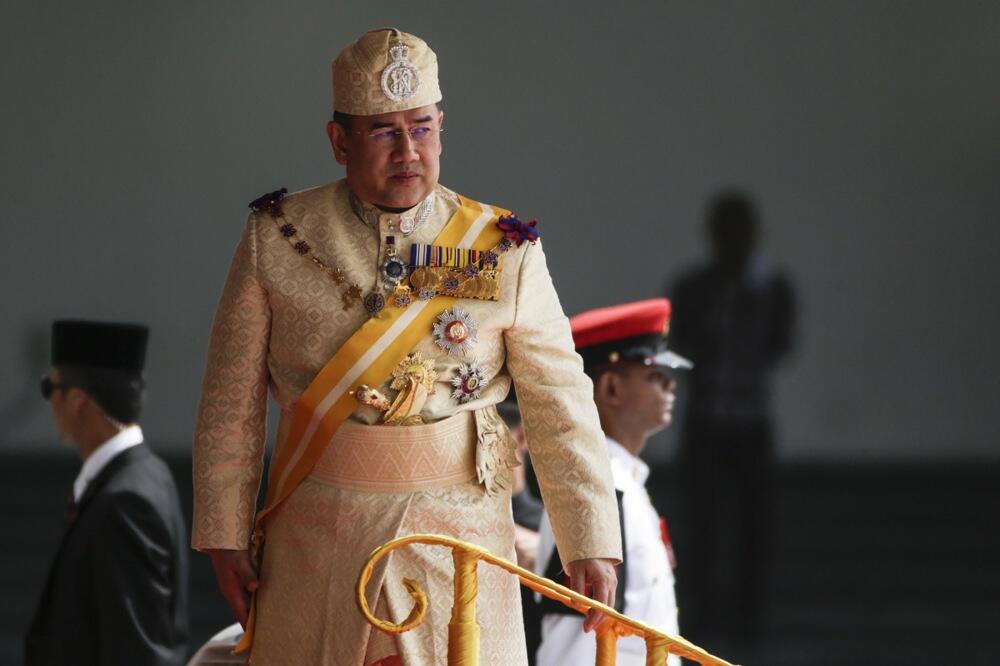 RAZVRATNI SULTAN JE OSTAVIO BEZ REČI NAKON POBAČAJA, ISTO PROŠLA I ŽENA KOJA MU JE RODILA SINA! Sve vreme KRIO DA..