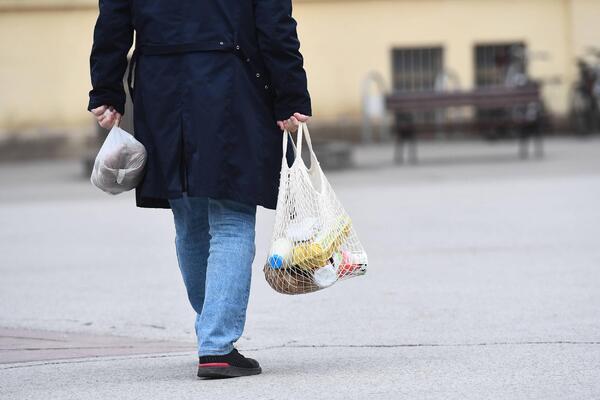 Preti nestašica ovih 5 proizvoda u celom svetu zbog rata u Iranu: Bez jednog ljudi mogu masovno da umiru, horor!