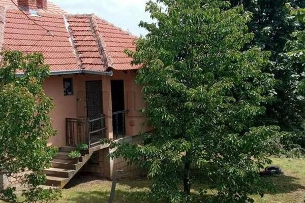 Prodaje se prelepa kuća sa velikim placem za 38.200 evra: Idealna je za beg iz grada, a i odmah useljiva (FOTO)