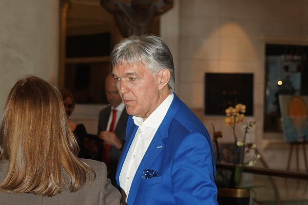 SMRT OVOG ČOVEKA JE RAZORILA: Njihov hit pevala je cela zemlja, a sada ne može da se pomiri sa njegovim odlaskom