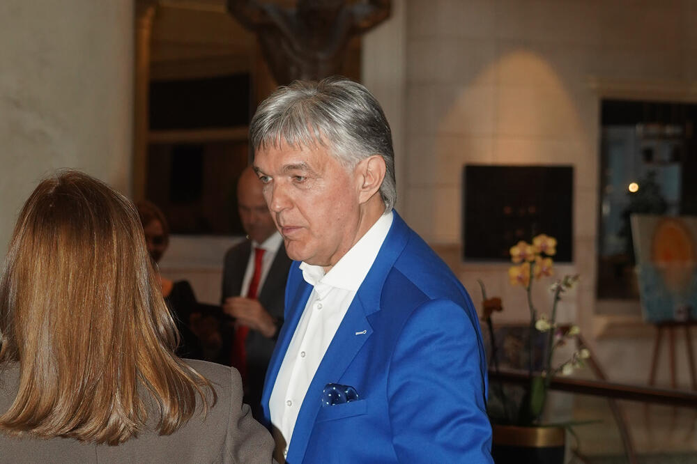 SMRT OVOG ČOVEKA JE RAZORILA: Njihov hit pevala je cela zemlja, a sada ne može da se pomiri sa njegovim odlaskom