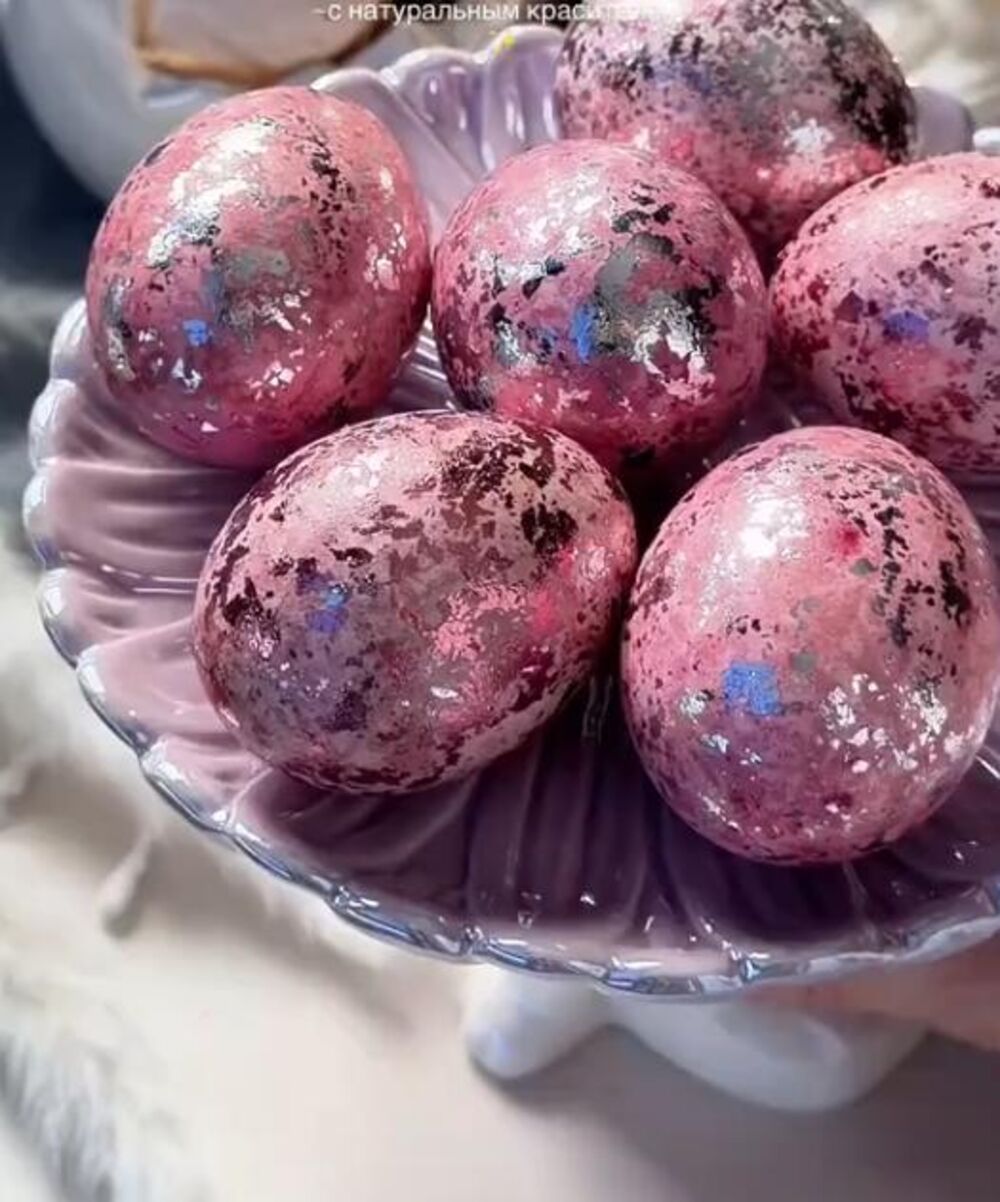 Viralni trend farbanja uskršnjih jaja zaludeo svet! Jedan sastojak daje luksuzan i mermeran izgled