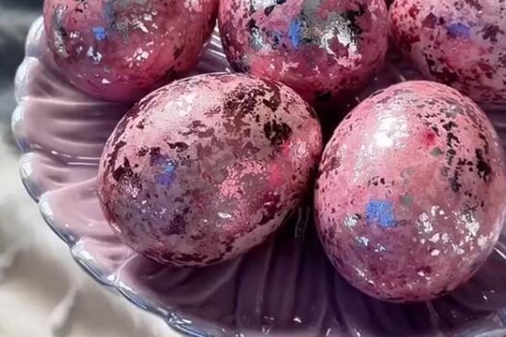 Viralni trend farbanja uskršnjih jaja zaludeo svet! Jedan sastojak daje luksuzan i mermeran izgled