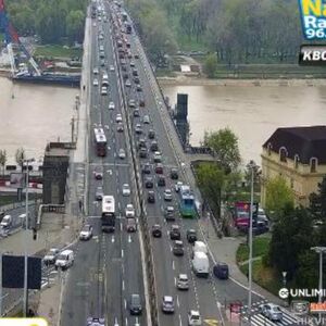 ZBOG NESREĆE U OVOM DELU BEOGRADA SE STVARAJU VELIKE GUŽVE: Vozila mile, oboren i motociklista na Autokomandi